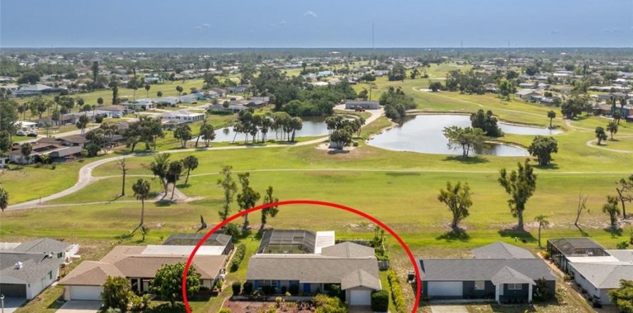House in Rotonda, Florida 3 bedrooms, 158.96 sq.m. № 1755458