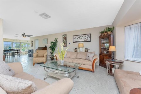 House in Rotonda, Florida 3 bedrooms, 158.96 sq.m. № 1755458 - photo 6