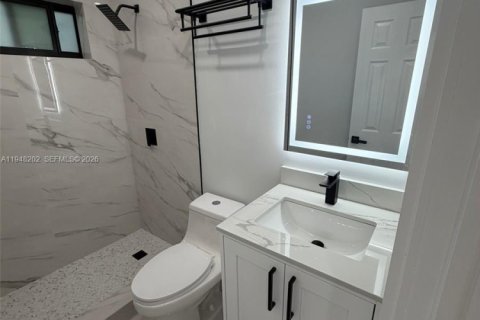 Casa en alquiler en Miami Gardens, Florida, 3 dormitorios, 228.73 m2 № 2004201 - foto 15