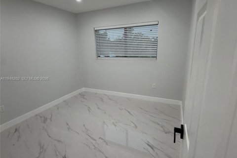 Casa en alquiler en Miami Gardens, Florida, 3 dormitorios, 228.73 m2 № 2004201 - foto 9