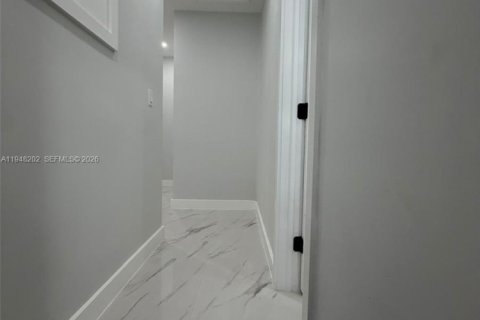 Casa en alquiler en Miami Gardens, Florida, 3 dormitorios, 228.73 m2 № 2004201 - foto 11