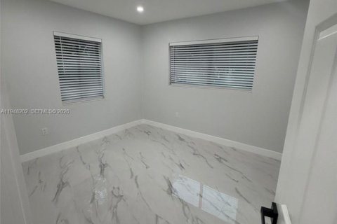 Casa en alquiler en Miami Gardens, Florida, 3 dormitorios, 228.73 m2 № 2004201 - foto 8