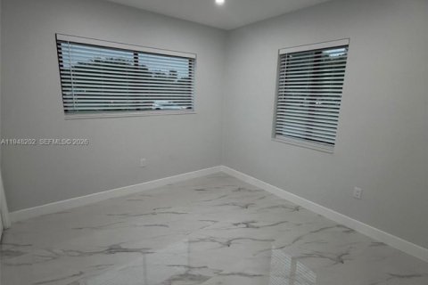 Casa en alquiler en Miami Gardens, Florida, 3 dormitorios, 228.73 m2 № 2004201 - foto 10