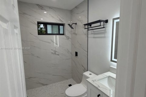 Casa en alquiler en Miami Gardens, Florida, 3 dormitorios, 228.73 m2 № 2004201 - foto 12