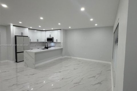 Casa en Miami Gardens, Florida 3 dormitorios, 228.73 m2 № 2004201