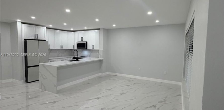 Casa en Miami Gardens, Florida 3 dormitorios, 228.73 m2 № 2004201