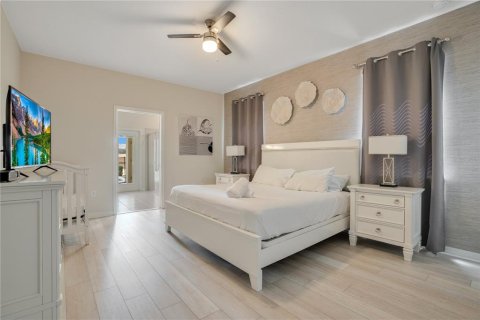 House in Davenport, Florida 9 bedrooms, 408.68 sq.m. № 2118464 - photo 22