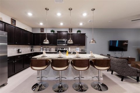 House in Davenport, Florida 9 bedrooms, 408.68 sq.m. № 2118464 - photo 6