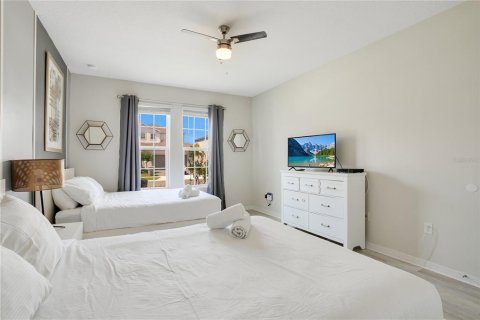 House in Davenport, Florida 9 bedrooms, 408.68 sq.m. № 2118464 - photo 20