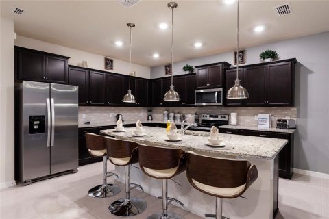House in Davenport, Florida 9 bedrooms, 408.68 sq.m. № 2118464 - photo 5
