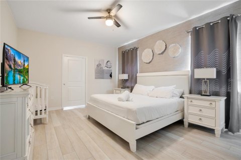 House in Davenport, Florida 9 bedrooms, 408.68 sq.m. № 2118464 - photo 23