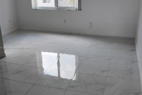 Apartment in Cutler Bay, Florida 40372.35 sq.m. № 2074872 - photo 2