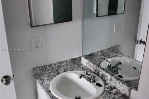 Apartment in Cutler Bay, Florida 40372.35 sq.m. № 2074872 - photo 7