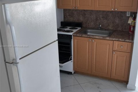 Apartment in Cutler Bay, Florida 40372.35 sq.m. № 2074872 - photo 4
