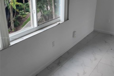 Apartment in Cutler Bay, Florida 40372.35 sq.m. № 2074872 - photo 8