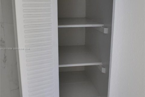 Apartment in Cutler Bay, Florida 40372.35 sq.m. № 2074872 - photo 6