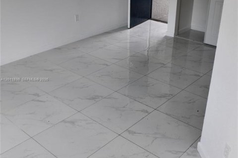 Apartment in Cutler Bay, Florida 40372.35 sq.m. № 2074872 - photo 9