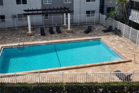 Apartment in Cutler Bay, Florida 40372.35 sq.m. № 2074872 - photo 11