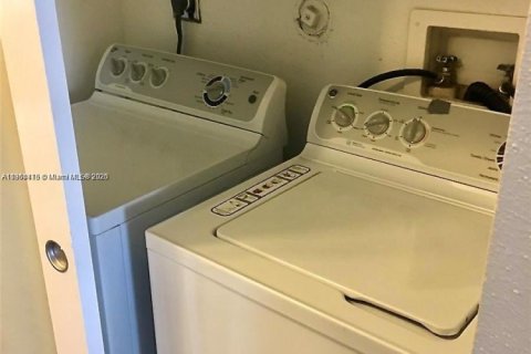 Copropriété à louer à Oakland Park, Floride: 2 chambres, 116.69 m2 № 1973763 - photo 15