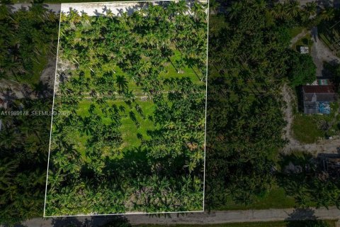 Propiedad comercial en venta en Miami, Florida № 2052321 - foto 9