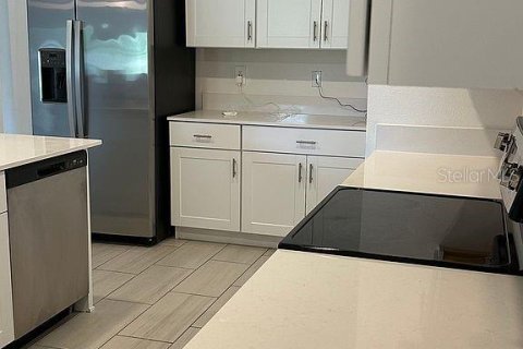 Снять в аренду виллу или дом в Плант-Сити, Флорида 11 комнат, 242.85м2, № 2097256 - фото 2