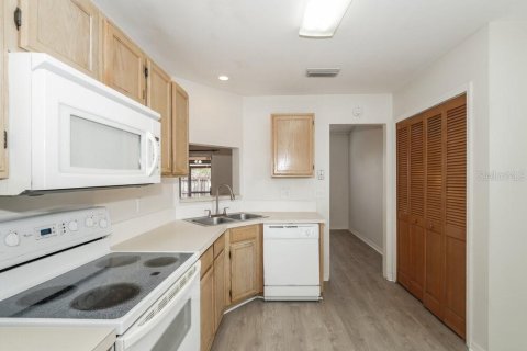 Villa ou maison à louer à Tampa, Floride: 3 chambres, 127.93 m2 № 2100390 - photo 8