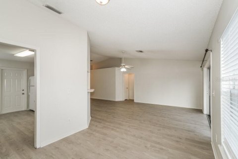 Villa ou maison à louer à Tampa, Floride: 3 chambres, 127.93 m2 № 2100390 - photo 6