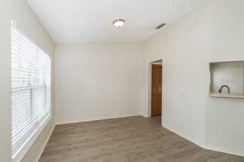 Villa ou maison à louer à Tampa, Floride: 3 chambres, 127.93 m2 № 2100390 - photo 5