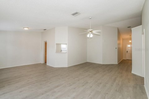 Villa ou maison à louer à Tampa, Floride: 3 chambres, 127.93 m2 № 2100390 - photo 4