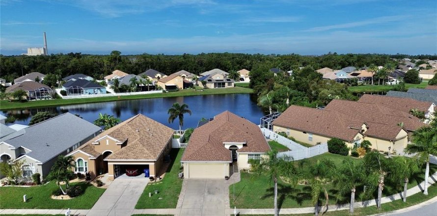 Villa ou maison à Holiday, Floride 3 chambres, 163.32 m2 № 1913748