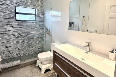 Снять в аренду кондоминиум в Ки-Бискейн, Флорида 3 спальни, 161.09м2, № 2077887 - фото 7