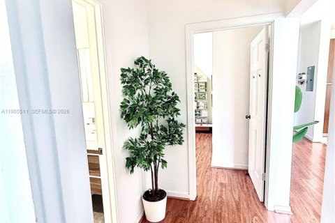 Снять в аренду кондоминиум в Ки-Бискейн, Флорида 3 спальни, 161.09м2, № 2077887 - фото 11