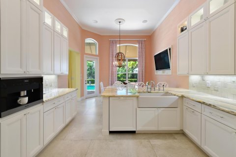 House in Wellington, Florida 4 bedrooms, 301.47 sq.m. № 2158338 - photo 12