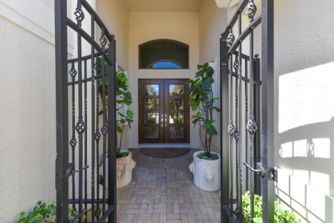 House in Wellington, Florida 4 bedrooms, 301.47 sq.m. № 2158338 - photo 3