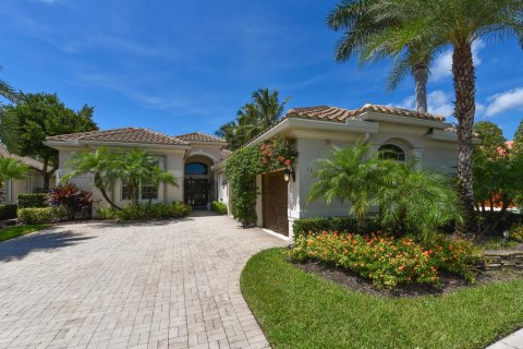 House in Wellington, Florida 4 bedrooms, 301.47 sq.m. № 2158338 - photo 1