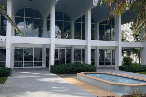 Снять в аренду кондоминиум в Майами, Флорида 2 спальни, 109.16м2, № 1954428 - фото 2