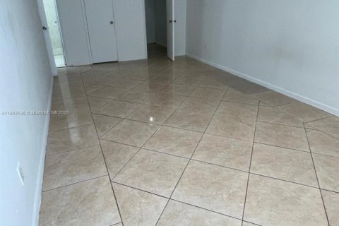 Снять в аренду кондоминиум в Майами, Флорида 2 спальни, 109.16м2, № 1954428 - фото 6