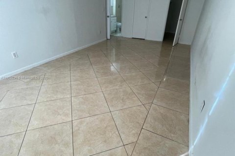 Снять в аренду кондоминиум в Майами, Флорида 2 спальни, 109.16м2, № 1954428 - фото 5