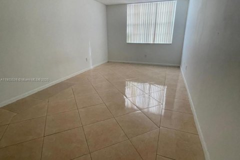 Снять в аренду кондоминиум в Майами, Флорида 2 спальни, 109.16м2, № 1954428 - фото 8