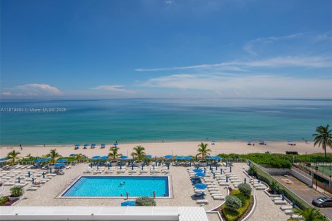 Купить кондоминиум в Халландейл-Бич, Флорида 3 спальни, 133.78м2, № 1927782 - фото 22