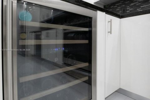 Купить кондоминиум в Халландейл-Бич, Флорида 3 спальни, 133.78м2, № 1927782 - фото 11