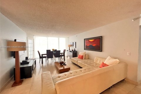 Condominio en venta en Sunny Isles Beach, Florida, 2 dormitorios, 160.72 m2 № 1940738 - foto 7