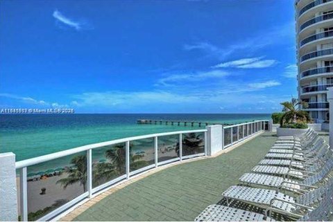 Condominio en venta en Sunny Isles Beach, Florida, 2 dormitorios, 160.72 m2 № 1940738 - foto 2