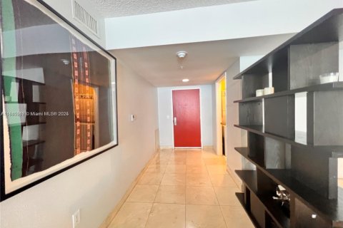 Condominio en venta en Sunny Isles Beach, Florida, 2 dormitorios, 160.72 m2 № 1940738 - foto 12