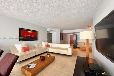 Condominio en venta en Sunny Isles Beach, Florida, 2 dormitorios, 160.72 m2 № 1940738 - foto 14