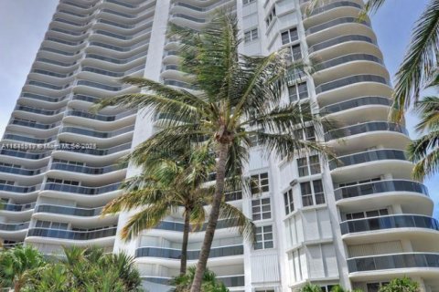 Condominio en Sunny Isles Beach, Florida, 2 dormitorios  № 1940738