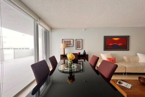Condominio en venta en Sunny Isles Beach, Florida, 2 dormitorios, 160.72 m2 № 1940738 - foto 15