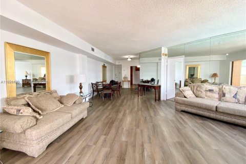 Condominio en alquiler en Miami, Florida, 2 dormitorios, 91.97 m2 № 2057603 - foto 4