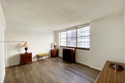 Condo in Miami, Florida, 2 bedrooms  № 2057603 - photo 20