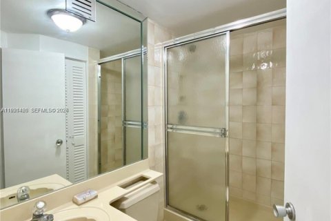 Condo in Miami, Florida, 2 bedrooms  № 2057603 - photo 24